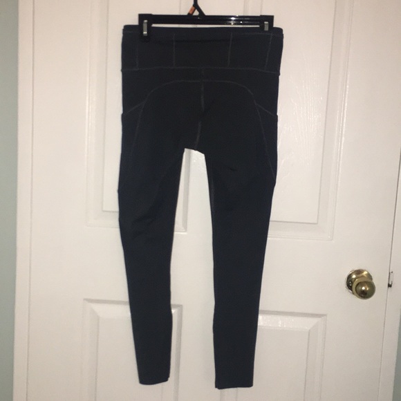 lululemon athletica Fast and Free 25” Grey Tights - Picture 6 of 10